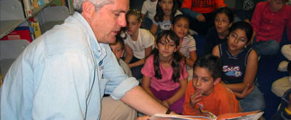Senator Shapleigh reads to El Paso school children