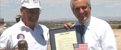 Senator Shapleigh gives the "Adelante Con Ganas" award to El Paso veteran, Bob Soltis